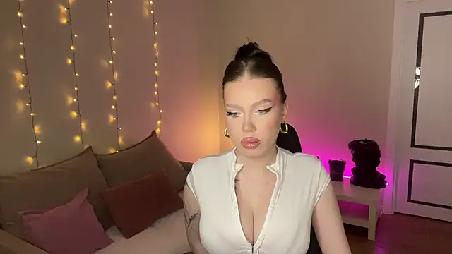 Snapshot of mistress_of_hearts chatting on 03-05-26, 08:05 mistress of hearts online show from 03-05-26, 08:05