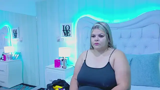 Snapshot of KiimBrooks chatting on 10-21-25, 10:49 KiimBrooks online show from 10-21-25, 10:49