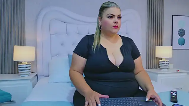 Snapshot of KiimBrooks chatting on 01-15-26, 11:04 KiimBrooks online show from 01-15-26, 11:04