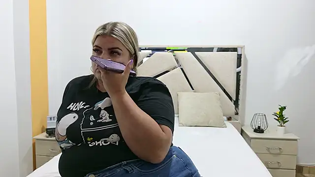 Snapshot of KiimBrooks chatting on 02-19-26, 12:39 KiimBrooks online show from 02-19-26, 12:39