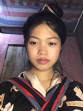 Snapshot of Thy00__ chatting on 09-19-25, 07:32 Thy00   online show from 09-19-25, 07:32