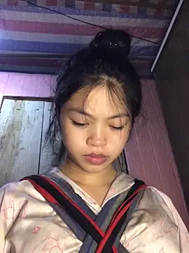 Snapshot of Thy00__ chatting on 09-24-25, 08:28 Thy00   online show from 09-24-25, 08:28