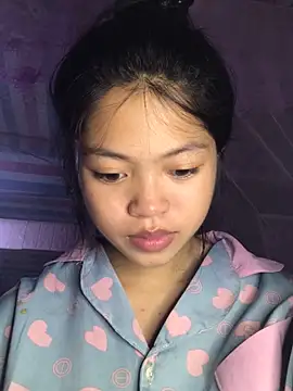 Snapshot of Thy00__ chatting on 09-27-25, 06:29 Thy00   online show from 09-27-25, 06:29