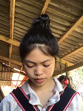 Snapshot of Thy00__ chatting on 10-09-25, 07:28 Thy00   online show from 10-09-25, 07:28