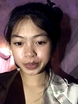 Snapshot of Thy00__ chatting on 10-12-25, 02:05 Thy00   online show from 10-12-25, 02:05