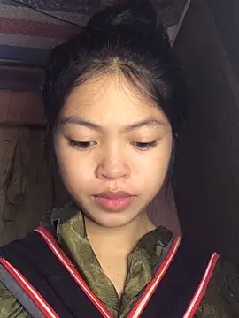 Snapshot of Thy00__ chatting on 10-14-25, 09:32 Thy00   online show from 10-14-25, 09:32