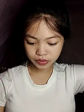 Snapshot of Thy00__ chatting on 10-16-25, 08:04 Thy00   online show from 10-16-25, 08:04