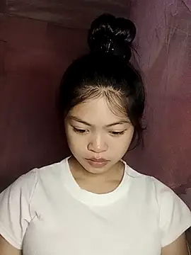 Snapshot of Thy00__ chatting on 10-17-25, 02:37 Thy00   online show from 10-17-25, 02:37