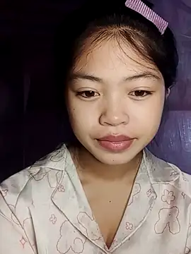 Snapshot of Thy00__ chatting on 10-22-25, 12:44 Thy00   online show from 10-22-25, 12:44