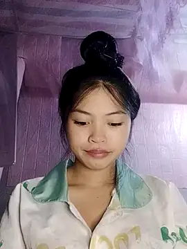 Snapshot of Thy00__ chatting on 10-26-25, 03:29 Thy00   online show from 10-26-25, 03:29