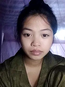 Snapshot of Thy00__ chatting on 10-27-25, 03:27 Thy00   online show from 10-27-25, 03:27