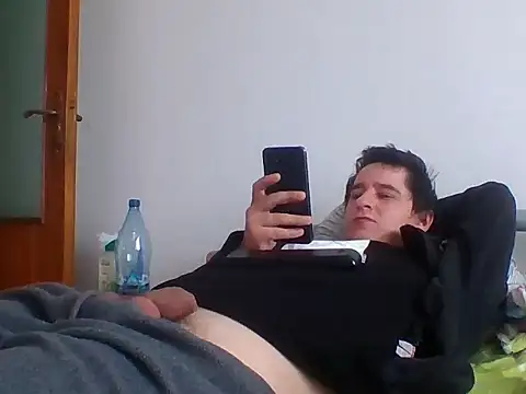 Snapshot of hugecock4u1990 chatting on 11-28-25, 08:06 hugecock4u1990 online show from 11-28-25, 08:06