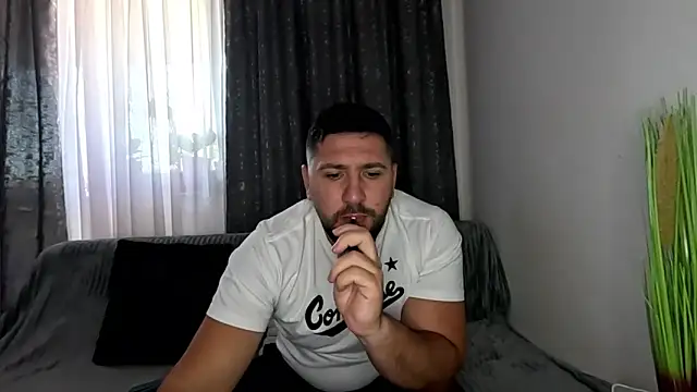 Snapshot of Gold_Alpha_Boy chatting on 09-16-25, 08:15 Gold Alpha Boy online show from 09-16-25, 08:15