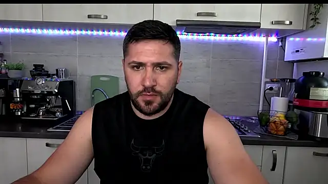 Gold Alpha Boy online show from 06-18-26, 01:59