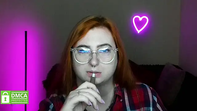 Snapshot of Alicia_love00 chatting on 10-17-25, 05:26 Alicia love00 online show from 10-17-25, 05:26