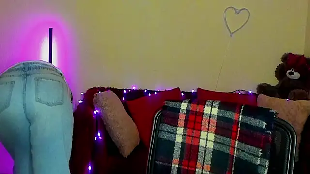 Alicia love00 online show from 04-24-26, 05:21