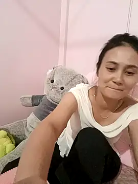 Snapshot of Jun-Mzzz chatting on 10-20-25, 06:03 Jun-Mzzz online show from 10-20-25, 06:03