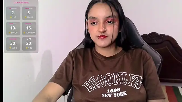 Snapshot of Ari_20_ chatting on 10-24-25, 01:57 Ari 20 online show from 10-24-25, 01:57