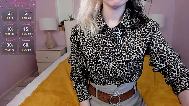 Snapshot of girl_next_doorr chatting on 03-13-26, 01:18 girl next doorr online show from 03-13-26, 01:18