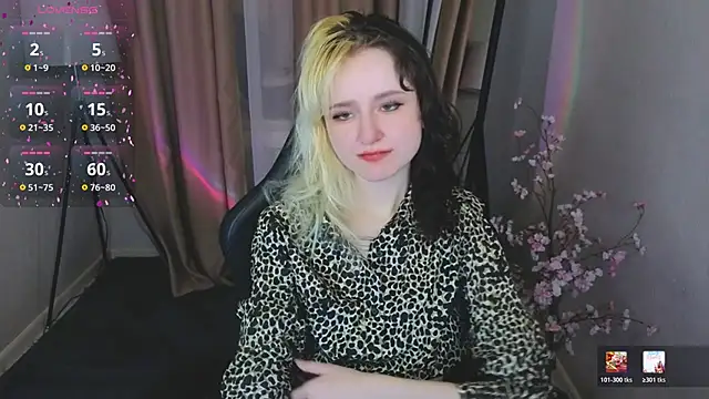 Snapshot of girl_next_doorr chatting on 03-14-26, 01:05 girl next doorr online show from 03-14-26, 01:05