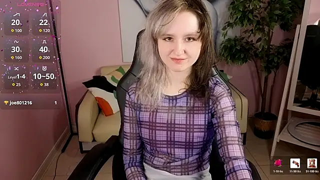 Snapshot of girl_next_doorr chatting on 06-07-26, 12:53 girl next doorr online show from 06-07-26, 12:53