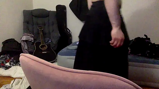 Snapshot of slutzilly chatting on 03-04-26, 07:03 slutzilly online show from 03-04-26, 07:03