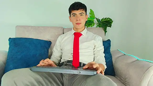 CamiiGuzmanX online show from 10-01-25, 08:04