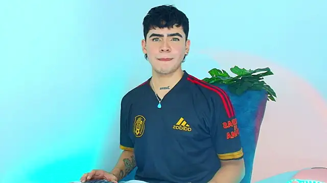 CamiiGuzmanX online show from 11-05-25, 07:36