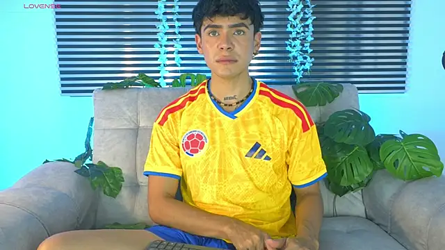 CamiiGuzmanX online show from 06-17-26, 08:21