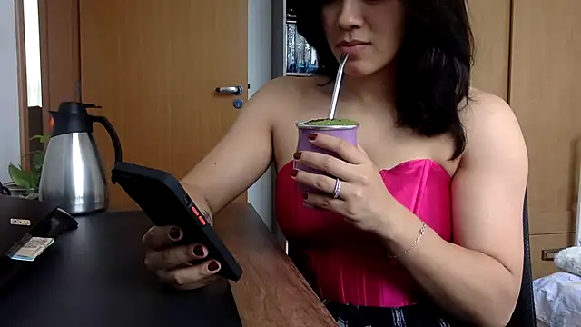 Snapshot of SEXOFLION chatting on 10-06-25, 05:32 SEXOFLION online show from 10-06-25, 05:32