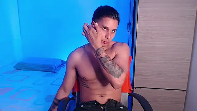 Snapshot of valentinosex1 chatting on 09-18-25, 11:07 valentinosex1 online show from 09-18-25, 11:07