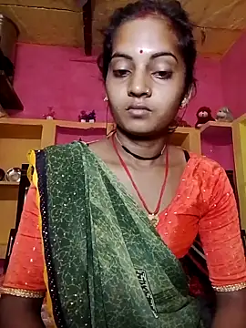 Snapshot of Hot_bbbb chatting on 10-20-25, 10:32 Hot bbbb online show from 10-20-25, 10:32