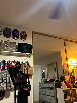 Snapshot of Chicagobabe chatting on 09-27-25, 09:36 Chicagobabe online show from 09-27-25, 09:36