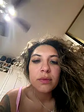 Snapshot of Chicagobabe chatting on 10-16-25, 04:35 Chicagobabe online show from 10-16-25, 04:35