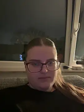 Snapshot of CurvyPaar2 chatting on 02-10-26, 08:35 CurvyPaar2 online show from 02-10-26, 08:35