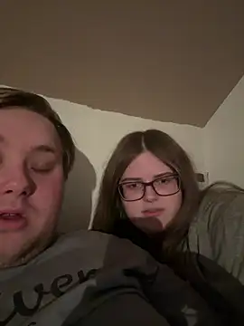 Snapshot of CurvyPaar2 chatting on 02-14-26, 08:27 CurvyPaar2 online show from 02-14-26, 08:27