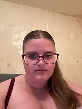 Snapshot of CurvyPaar2 chatting on 03-07-26, 08:06 CurvyPaar2 online show from 03-07-26, 08:06