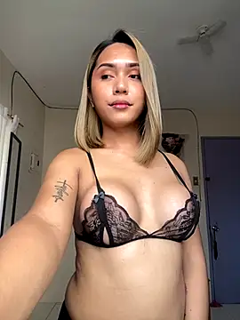 Snapshot of IvoryKath chatting on 10-31-25, 03:18 IvoryKath online show from 10-31-25, 03:18