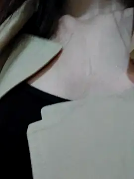 Snapshot of meomeocute chatting on 10-24-25, 12:12 meomeocute online show from 10-24-25, 12:12