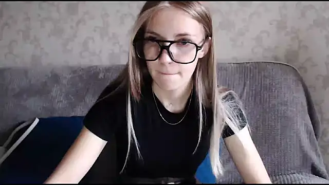 HitGyrl online show from 10-02-25, 02:07