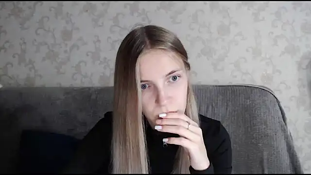 HitGyrl online show from 10-07-25, 01:03