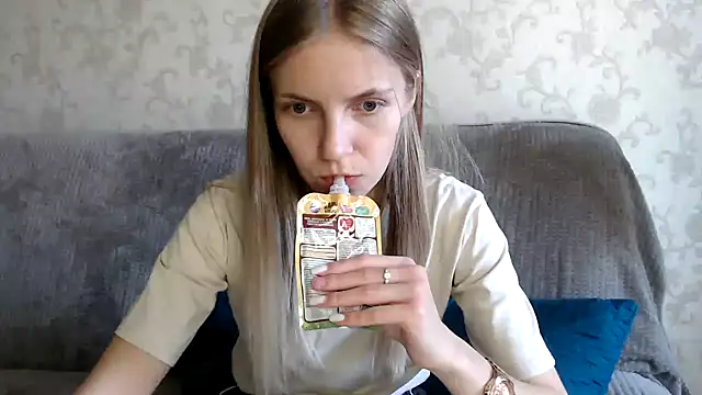 HitGyrl online show from 10-18-25, 08:04