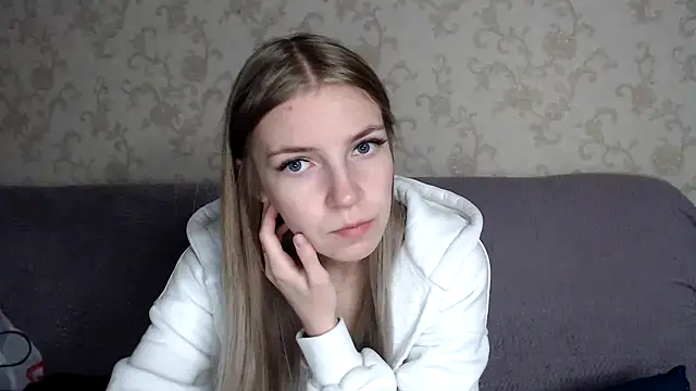 HitGyrl online show from 11-23-25, 01:05