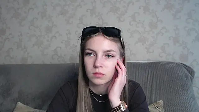 HitGyrl online show from 04-30-26, 08:09