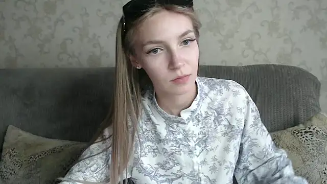 HitGyrl online show from 06-03-26, 02:33