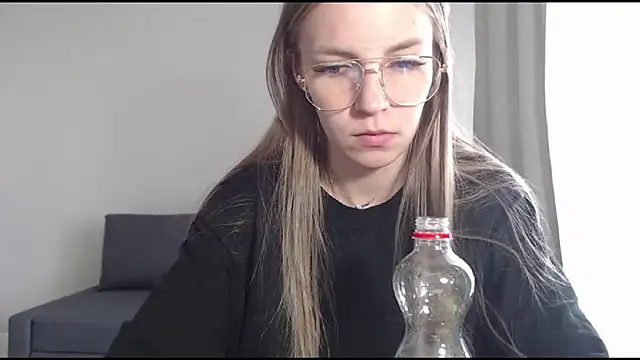 HitGyrl online show from 07-05-26, 07:37