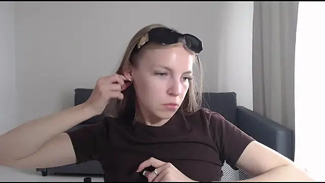 HitGyrl online show from 07-10-26, 06:50