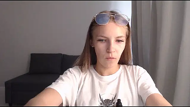 HitGyrl online show from 08-08-26, 08:05