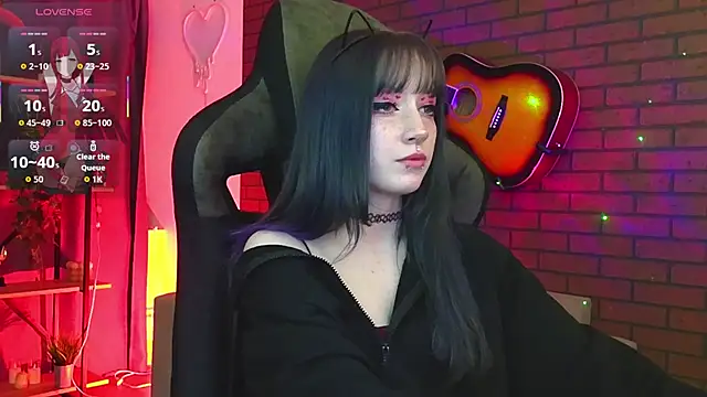 LiliLuna online show from 02-12-26, 04:35