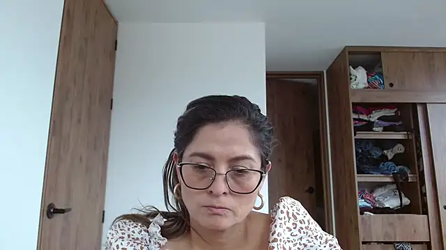 Snapshot of linda-mature43 chatting on 09-12-25, 06:30 linda-mature43 online show from 09-12-25, 06:30